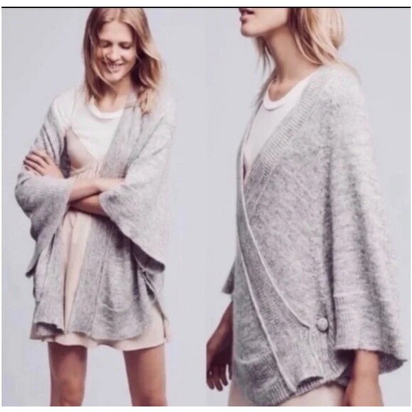 Knitted & Knotted Gray Alpaca Wool Blend Wrap Sweater Poncho Size Medium Top - Picture 1 of 9